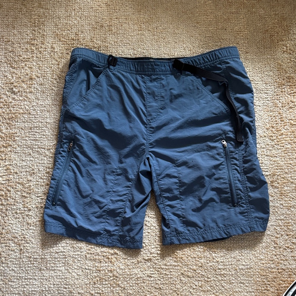 Men's REI blue flat front shorts